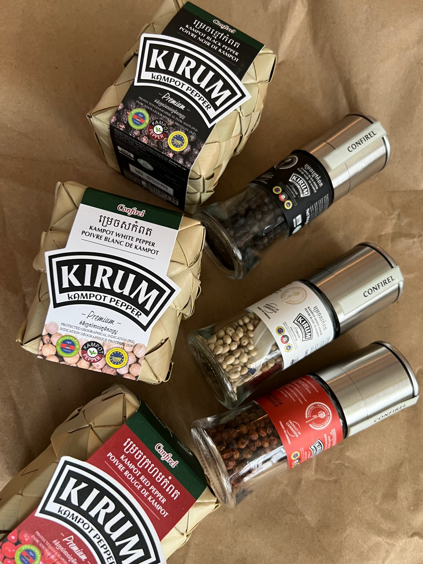 Coffret Grand Poivre de Kampot – 390 g Collection complète 6 pièces (3 × 30 g et 3 × 100 g)